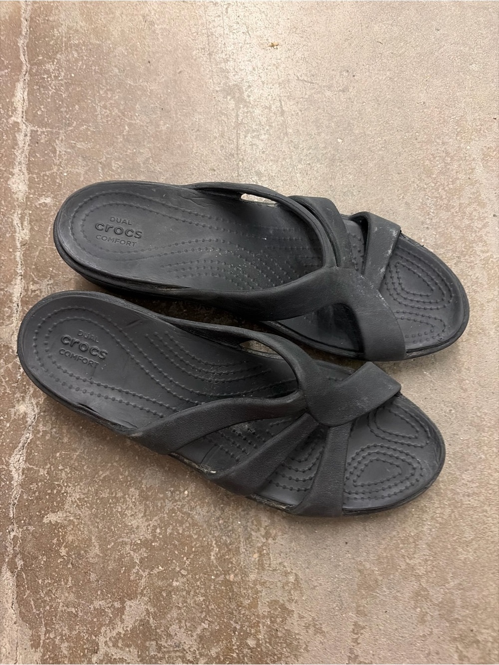 Crocs sanrah Women's Black‎ Slide Sandals - Dual Comfort